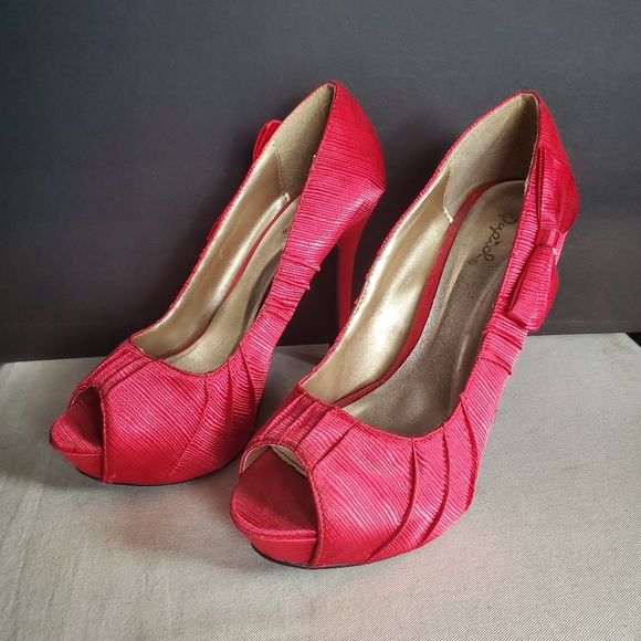 Qupid Red High Heels - Picture 1 of 3